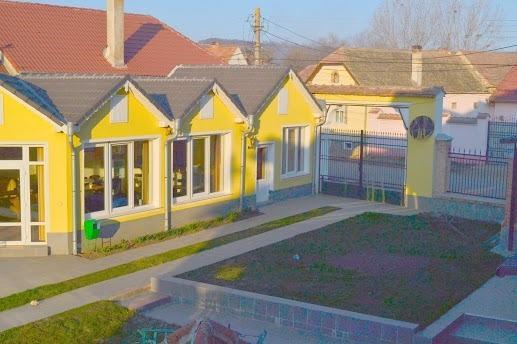 Pensiunea Poarta Oilor Girbova Bagian luar foto